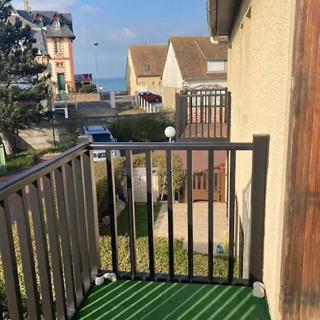 3 Pieces Spacieux Avec Balcon Pres De La - Fr-1-712-29 * Villers-sur-Mer